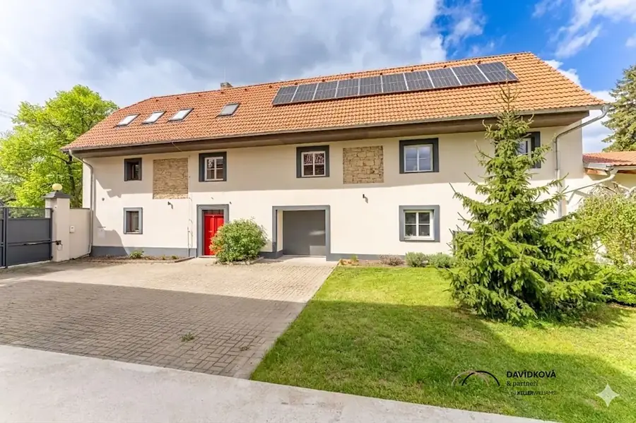 Rodinný dům 183 m², pozemek 647 m² — Hostouň (Kladno)